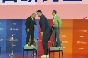 👀姚明再现经典表情包！🤣